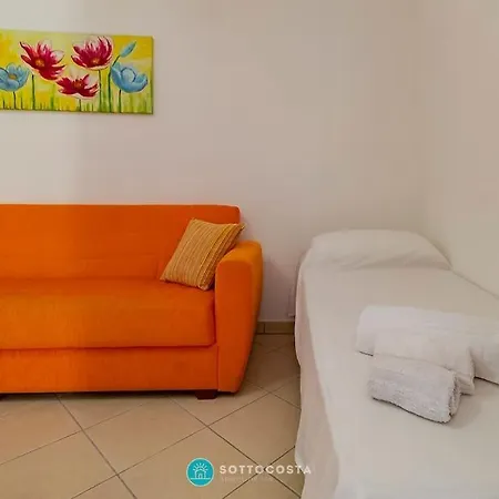 Apartment Square - San Foca