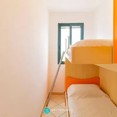 Square - Apartment San Foca